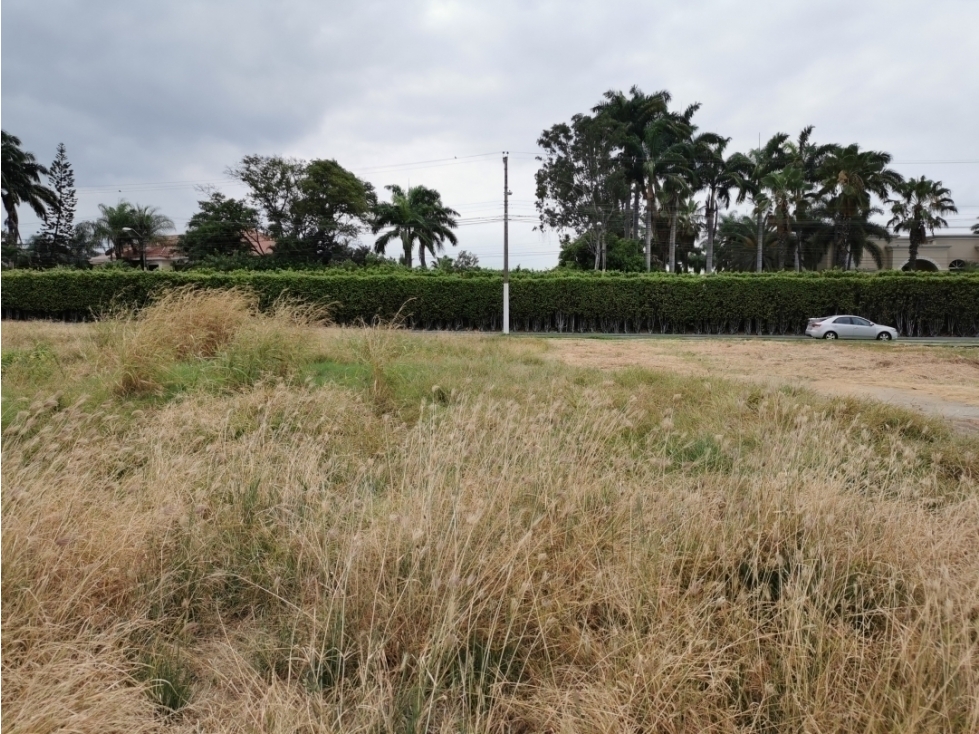 *Vendo Terreno en Urbanizacion Los Lagos de Samborondon - Km. 1.5* 