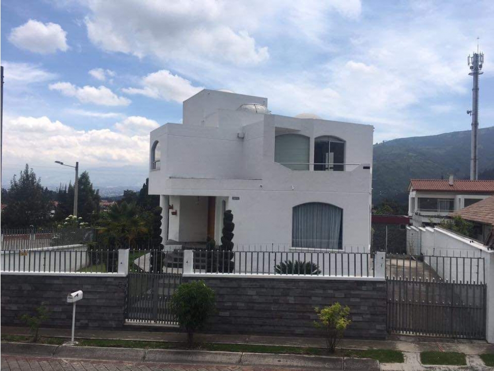 Casa en renta, sector Cumbayá (Lumbisi)