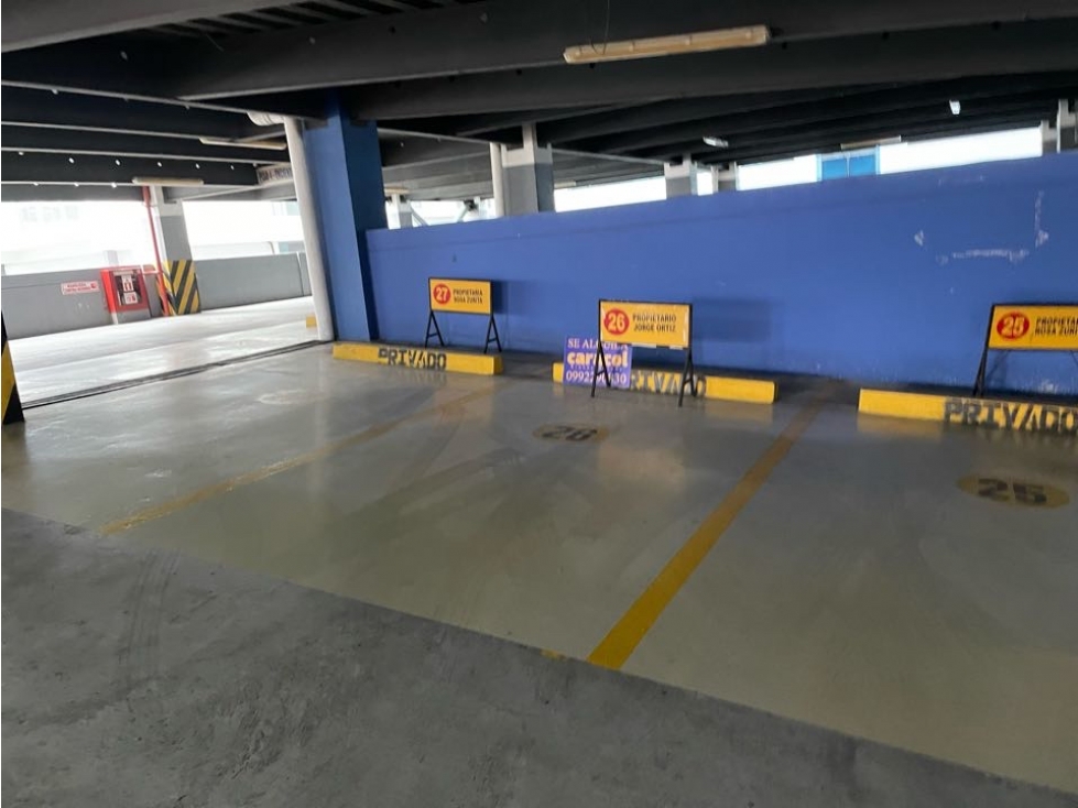 Sector mall del sol plaza Parking se alquilan tres parqueos