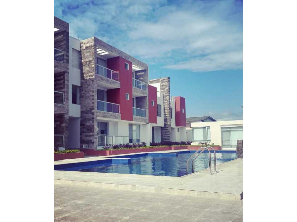 Se Vende casa de playa 2 plantas- patio-Conjunto en la playa Antalya