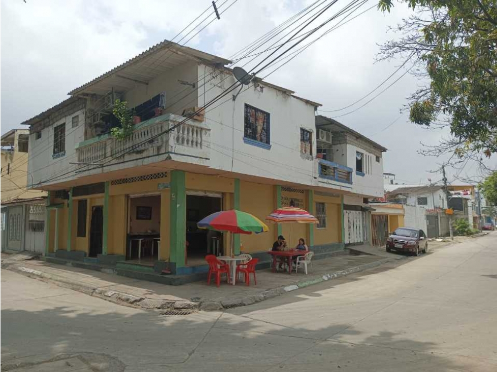 Vendo casa rentera en Guayacanes con local