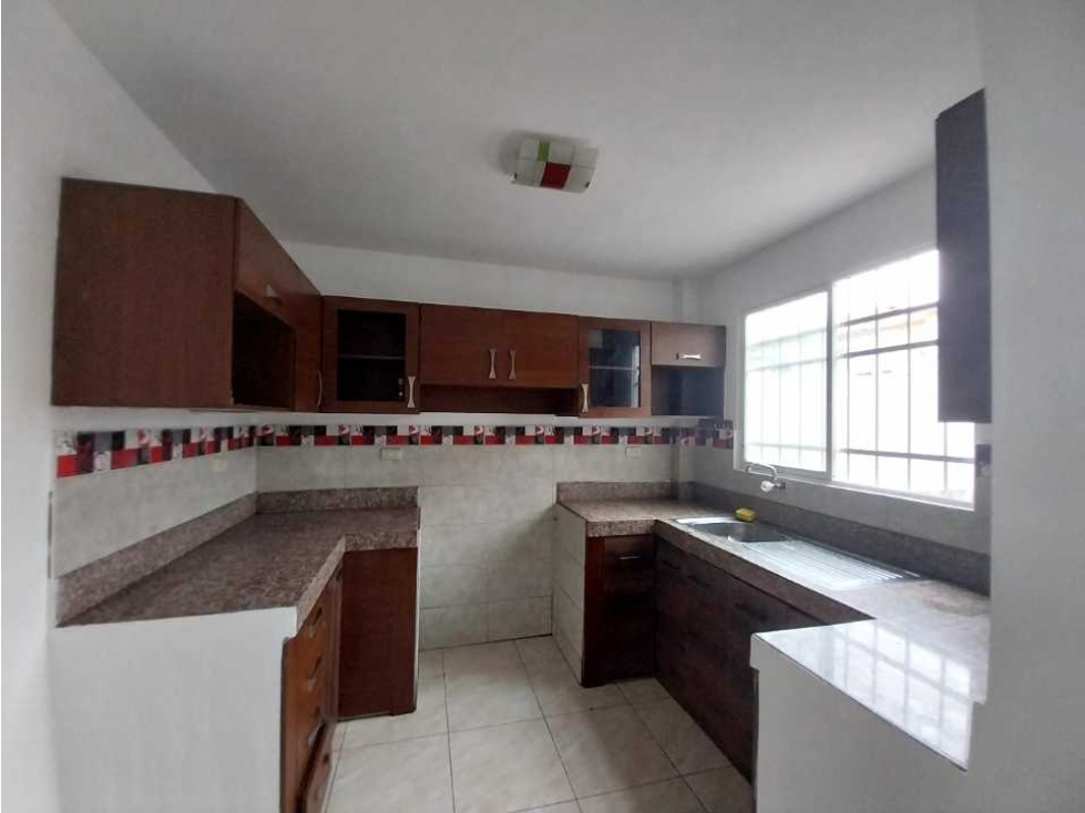 Venta Casa Mucho Lote 2 con Local Comercial. Paraíso del Rio 2