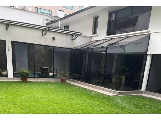 INMOBILIARIA GOLDMAN PROPIEDADES VENDE ELEGANTE CASA EN QUITO TENIS ESPACIO, COMODIDAD Y ESTILO